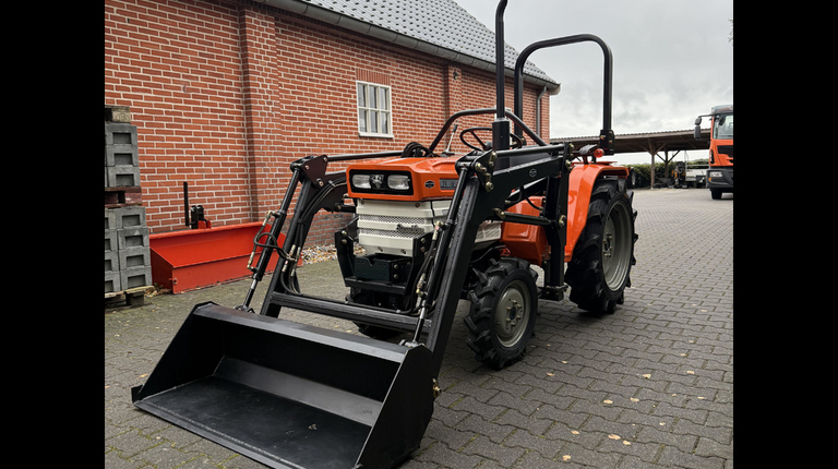 Kubota B1600 mit Frontlader ab 125 € pro Monat.